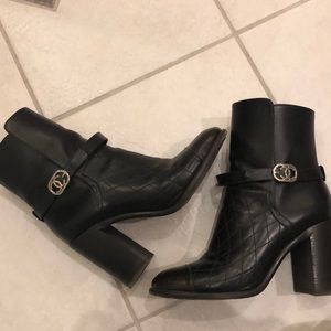 CHANEL size 40.5 black and brown quilted boots